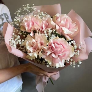 Букет французские розы и гипсофила