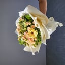 Букет «Бежевые оттенки» из роз и альстромерий