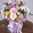 Шляпная коробка с цветами «Просто так» из роз и эустом