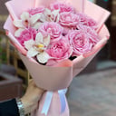 Букет «Венские каникулы» из роз и орхидей