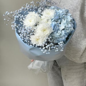 Букет «Голубая лагуна» из хризантем и гортензий
