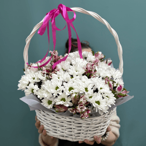 Корзина с цветами «Букет из 7 кустовых хризантем»