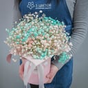 Шляпная коробка с цветами «Букет из 7 радужных гипсофил»