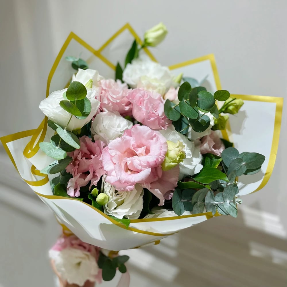 Eid Al Adha flowers in the UAE with white and green blooms