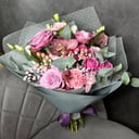 Букет «Сиреневый миг» из роз и эустом