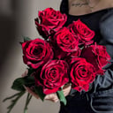 Букет «Сила чувств семь роз Explorer»