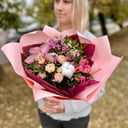 Авторский букет из живых цветов "Алла" из роз и альстромерий