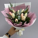 Букет из тюльпанов с эвкалиптом