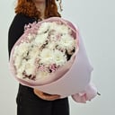 Букет с хризантемой и гипсофилой