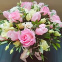 Шляпная коробка с цветами «Весенний вальс» из тюльпанов и роз