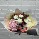 Букет наслаждение с гортензией и кустов из альстромерий и роз