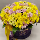 Шляпная коробка с цветами «Фиеста» из хризантем