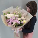 Букет «Нежные чувства» из роз и гвоздик