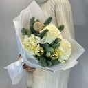 Букет нобилис с розами