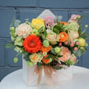 Коробка с цветами «Миранда» из роз и эустом