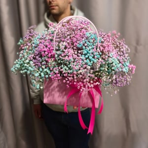 Шляпная коробка с цветами «Гипсофила в сумочке»