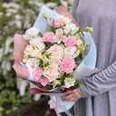 Букет из роз, гвоздик и эустомы