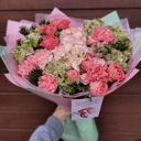 Авторский букет в нежных оттенках из альстромерий и гвоздик