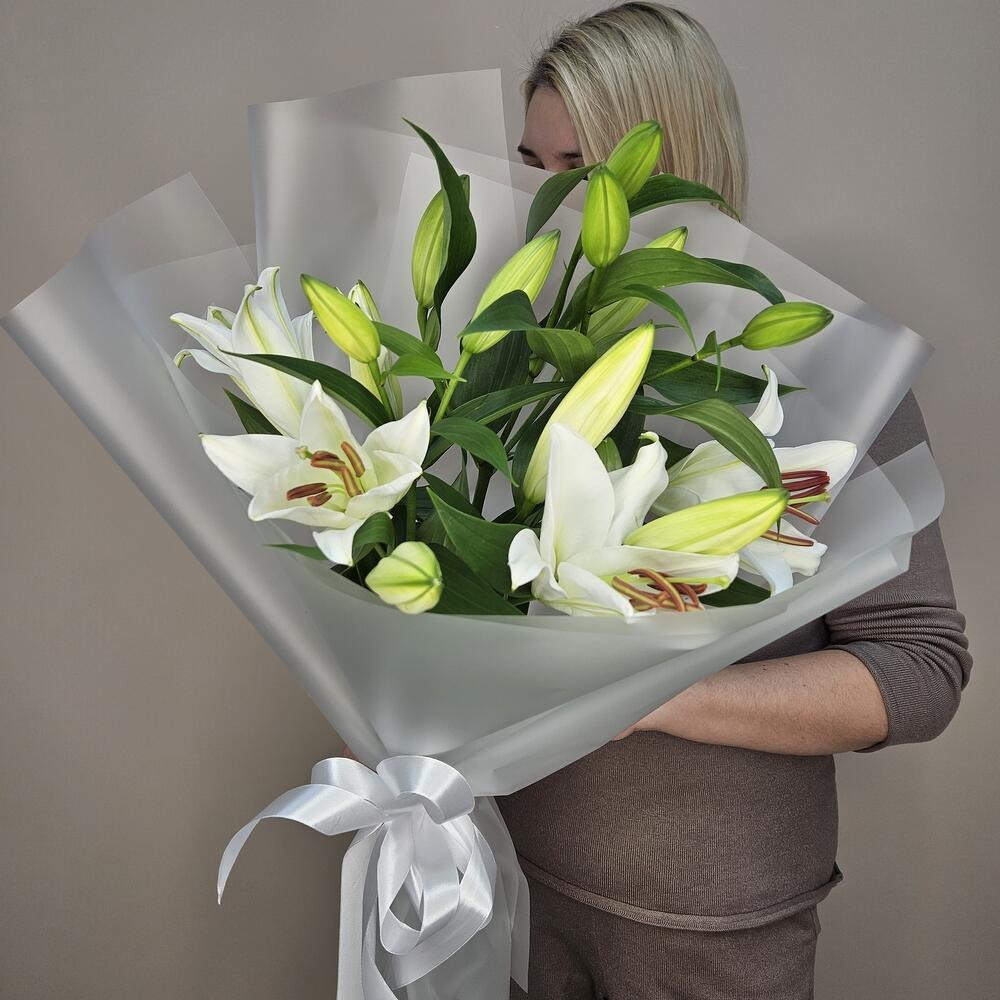 Букет из белых лилий
