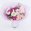 Букет «Нежное сердце» из роз и ранункулюса