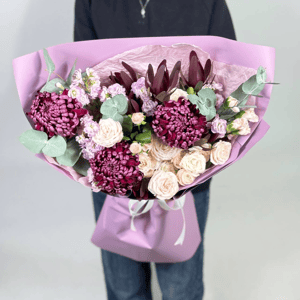 Юбилейный букет из роз и хризантем