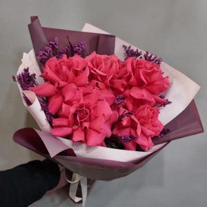 Яркий букет из французских роз