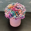 Шляпная коробка с цветами «Искры» из гипсофил