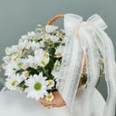 Композиция в корзине "Королева полей" из ромашек и хризантем