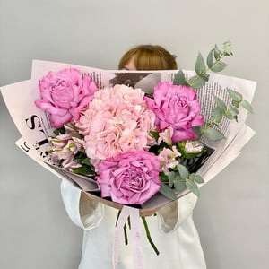 Парижанка букет из роз, гортензии