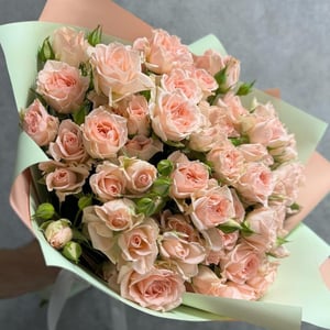 Букет из кустовой розы