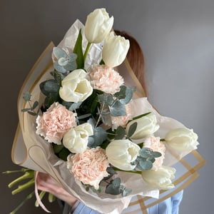 Букет «Весенняя романтика» из тюльпанов и гвоздик