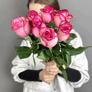 Букет «7 ярких розовых роз»