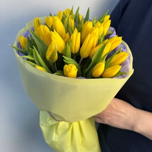 Авторский букет 173- весенний с тюльпанами