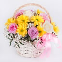 Корзина с цветами «Расцвет красоты» из роз и гвоздик