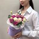 Шляпная коробка с цветами «Лунная вуаль - коробочка с сиреневыми розами»