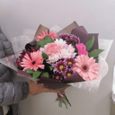 Букет «Вальс цветов» из хризантем и гербер