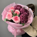 Букет из хризантем бигуди и розой