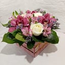 Коробка с цветами «Цветочная фантазия» из роз и альстромерий