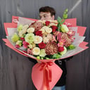 Авторский букет - Яркая заезда из роз и эустом