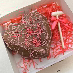 Пиньята с клубникой