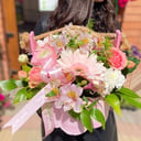 Коробка с цветами «Восхищение» из роз и альстромерий