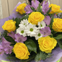 Солнечный из роз и альстромерий
