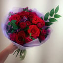 Букет из роз и статицы Красный бархат