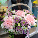 Корзина с цветами «Нежнятинка» из роз и эустом