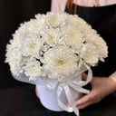 Шляпная коробка с цветами «Цветы в коробке из хризантем»