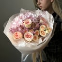 Сборный букет с гортензией и розой