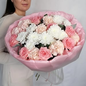 Очаровательный букет Софи Лорен из гортензий