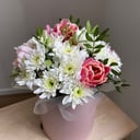 Шляпная коробка с цветами «Доброе утро» из тюльпанов и хризантем