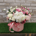 Шляпная коробка с цветами «Коробка бело розовая»