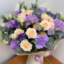 Букет «Лапушка» из гвоздик и роз